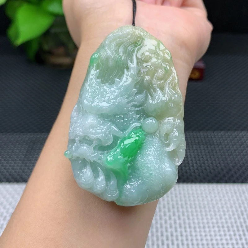 天然缅甸翡翠A货龙牌吊坠玉石挂件精雕精美