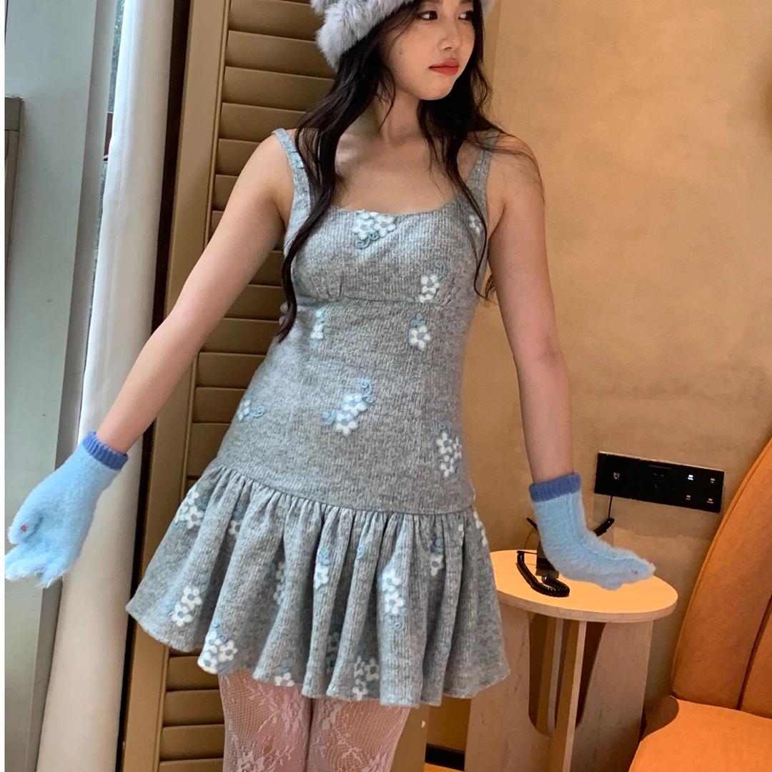 制造后花园*精致感针织绣花修身压褶摆吊带连衣裙