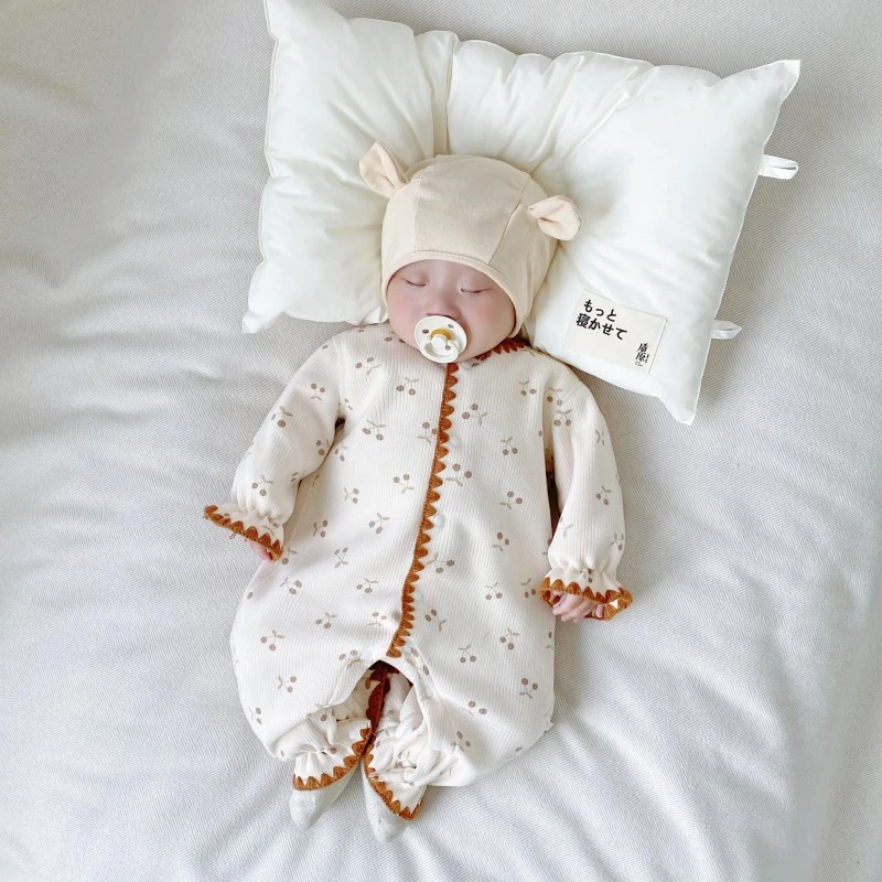 G婴儿衣服秋冬款满印樱桃一体绒连体衣哈衣可爱软萌女宝宝