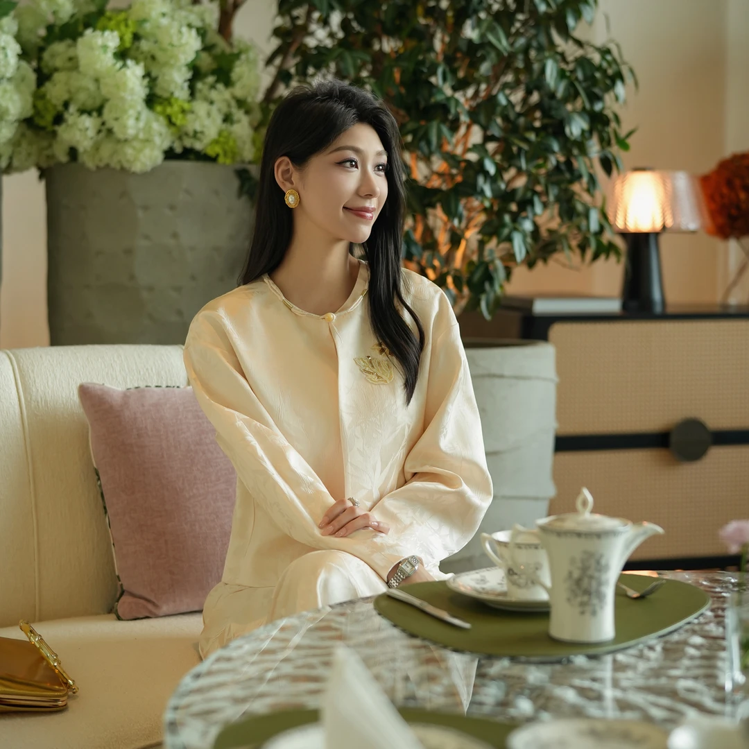 重工钉珠国风盘扣缎面提花圆领短外套女新中式 LGD2EAW021