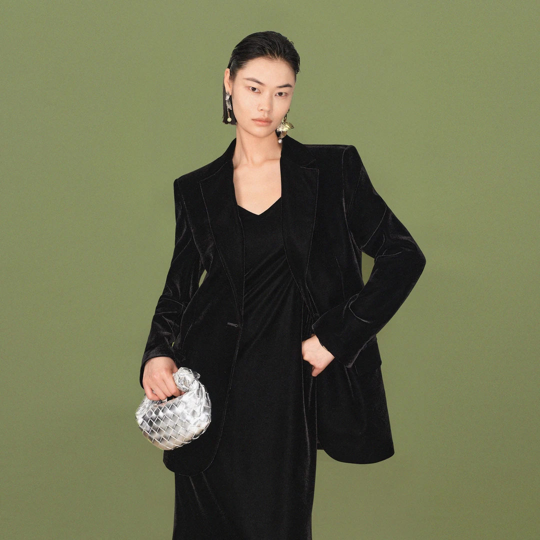 LYNEE 宽松平驳领丝绒西装外套女2024秋季休闲感西服 LGD2EAT013