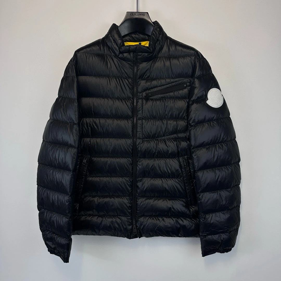 Moncler/盟可睐  立领白色大标羽绒服 2341082