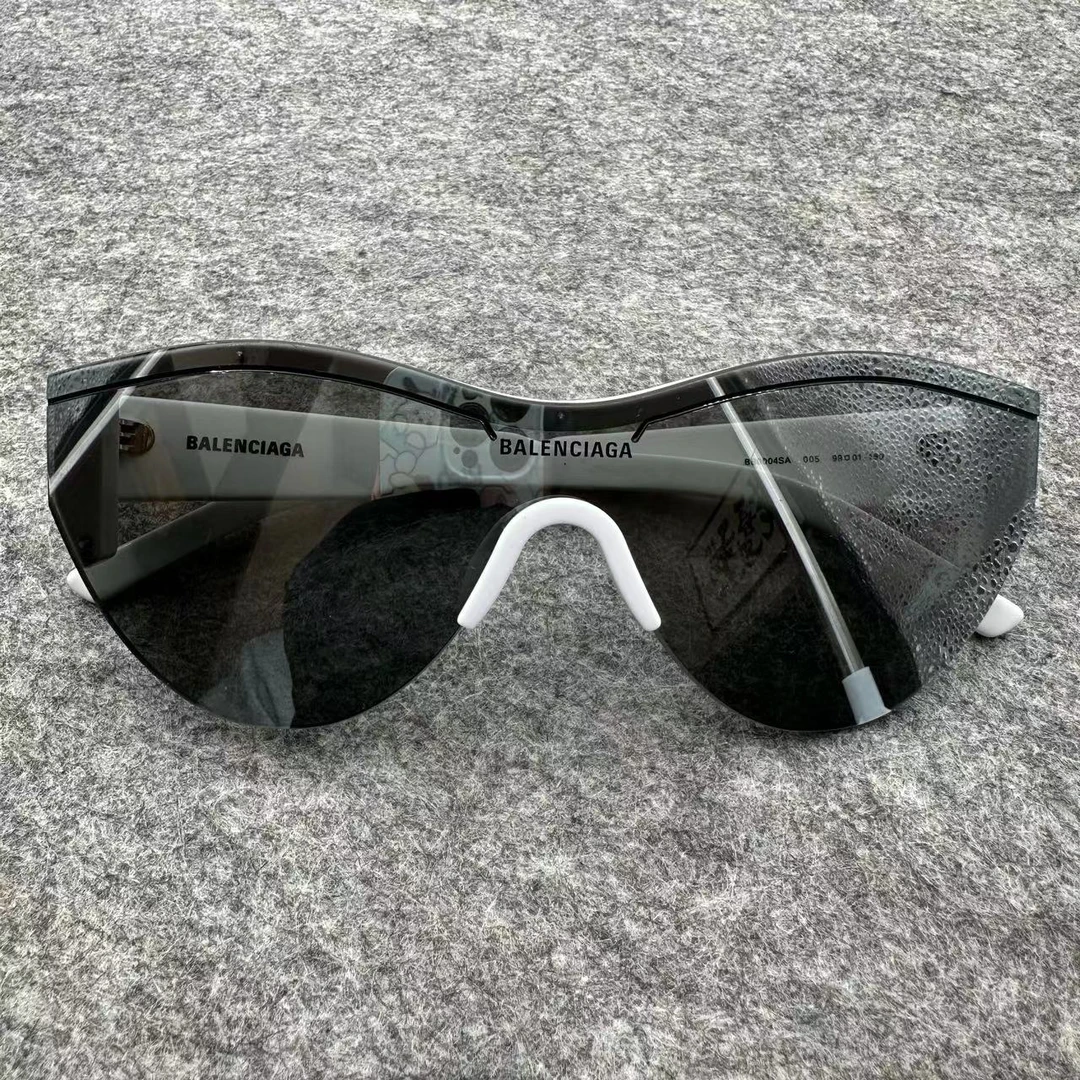 Balenciaga 不规则 灰色 太阳眼镜/均码/xs00054/95新配饰