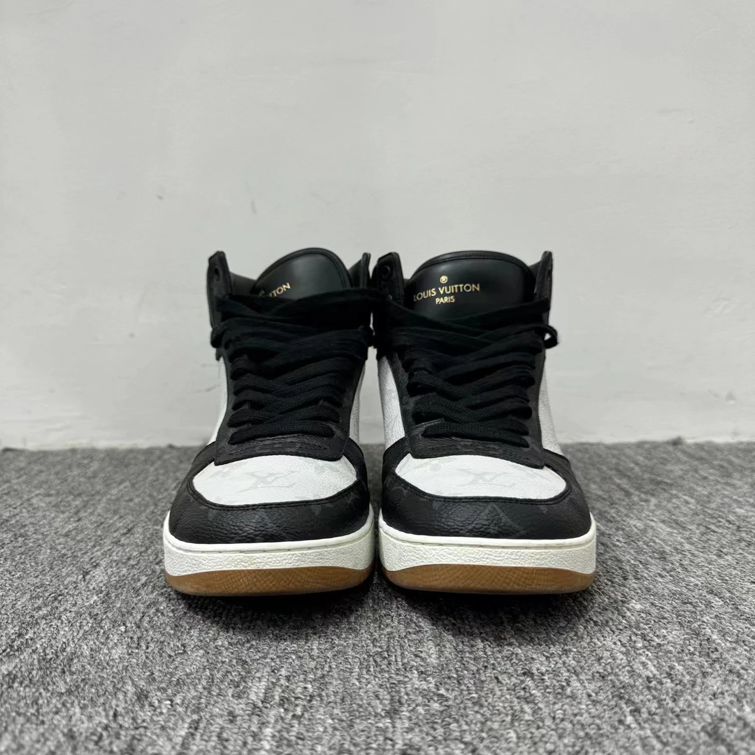 louis  vuitton LV rivoli黑白高帮板鞋/08493/7码 /98新