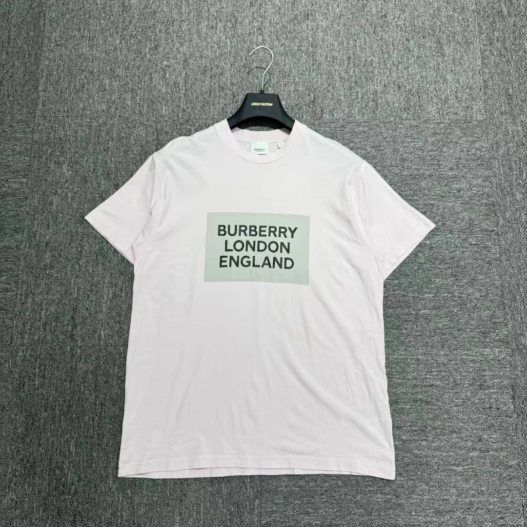 Burberry 粉色 方框 字母 短袖/09741/s码/98新/公价：4100