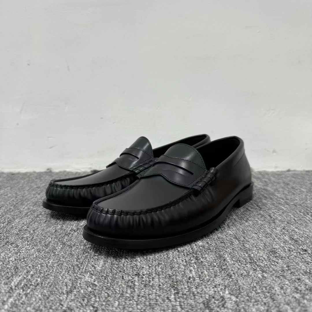 Celine 牛皮革乐福鞋/尺码:40码/描述:99新 公价4600