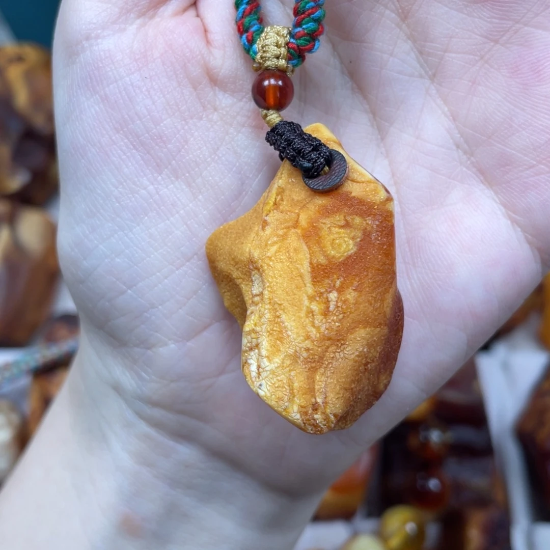 琥珀珠宝奇石未镶嵌