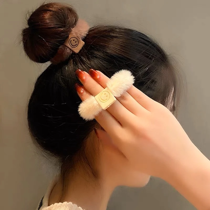 小熊毛绒发圈头绳女高级感扎发皮筋高弹力无痕大肠圈头饰发饰发绳