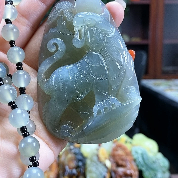 蛇纹石玉吊坠未镶嵌