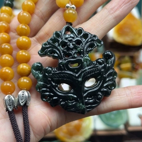 蛇纹石玉挂件未镶嵌