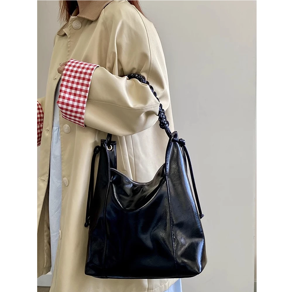 145小众设计新款女包复古高级感通勤大容量软皮单肩托特包