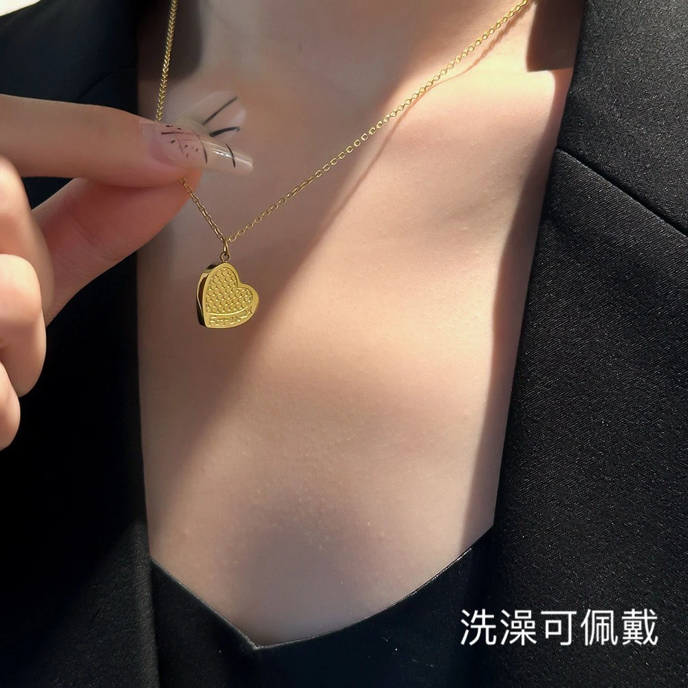 钛钢项链 不掉色爱心鱼鳞立体项链轻奢小众高级感锁骨链毛衣链女