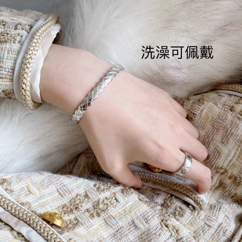 钛钢手镯 法式小香风金银色时尚开口可调节菱格纹手镯女百搭饰品