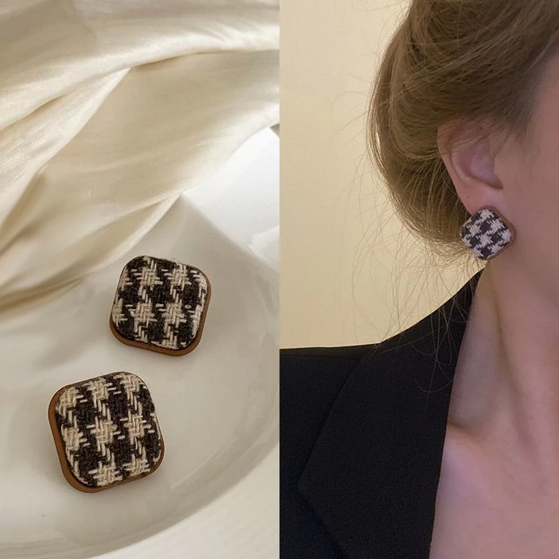 铜合金耳饰 千鸟格编织耳环女ins风气质高级感轻奢秋冬复古港风赫
