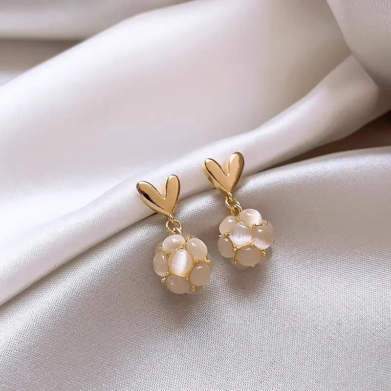 铜合金耳饰 爱心耳钉2024新款爆款小众设计高级耳钉轻奢气质耳饰