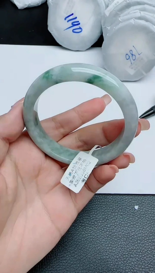 【闪购商品】翡翠手镯未镶嵌圈口：53