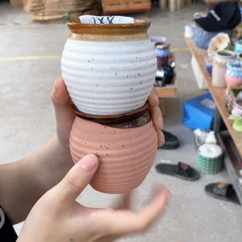 陶瓷20CM以下磨砂小盆红，白