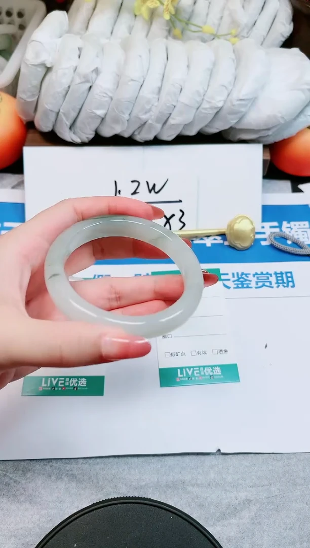 【闪购商品】石英质玉手镯合金104