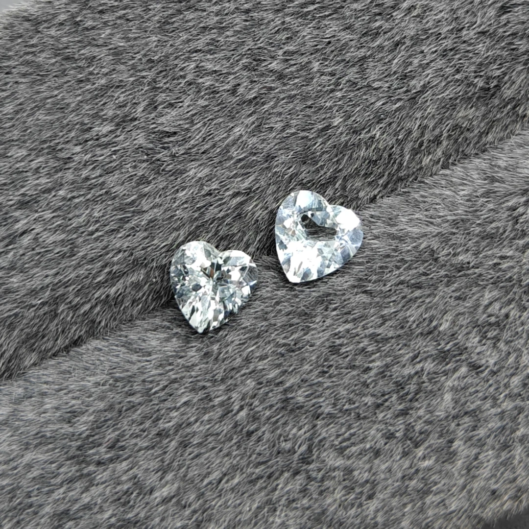 A99-共2.00ct以上P/一对白色绿柱石(白海蓝)爱心形冰块白7*7mm