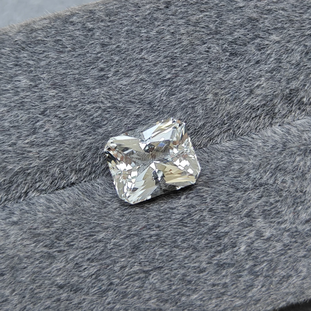 A216-4.18ct雷迪恩切白色绿柱石(白海蓝)冰块白/11.2*9.1mm