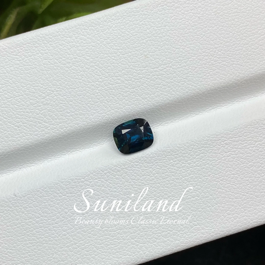 C142-1.59ct-垫形天然无烧水鸭蓝色绿蓝宝石/GRC证书2402280085