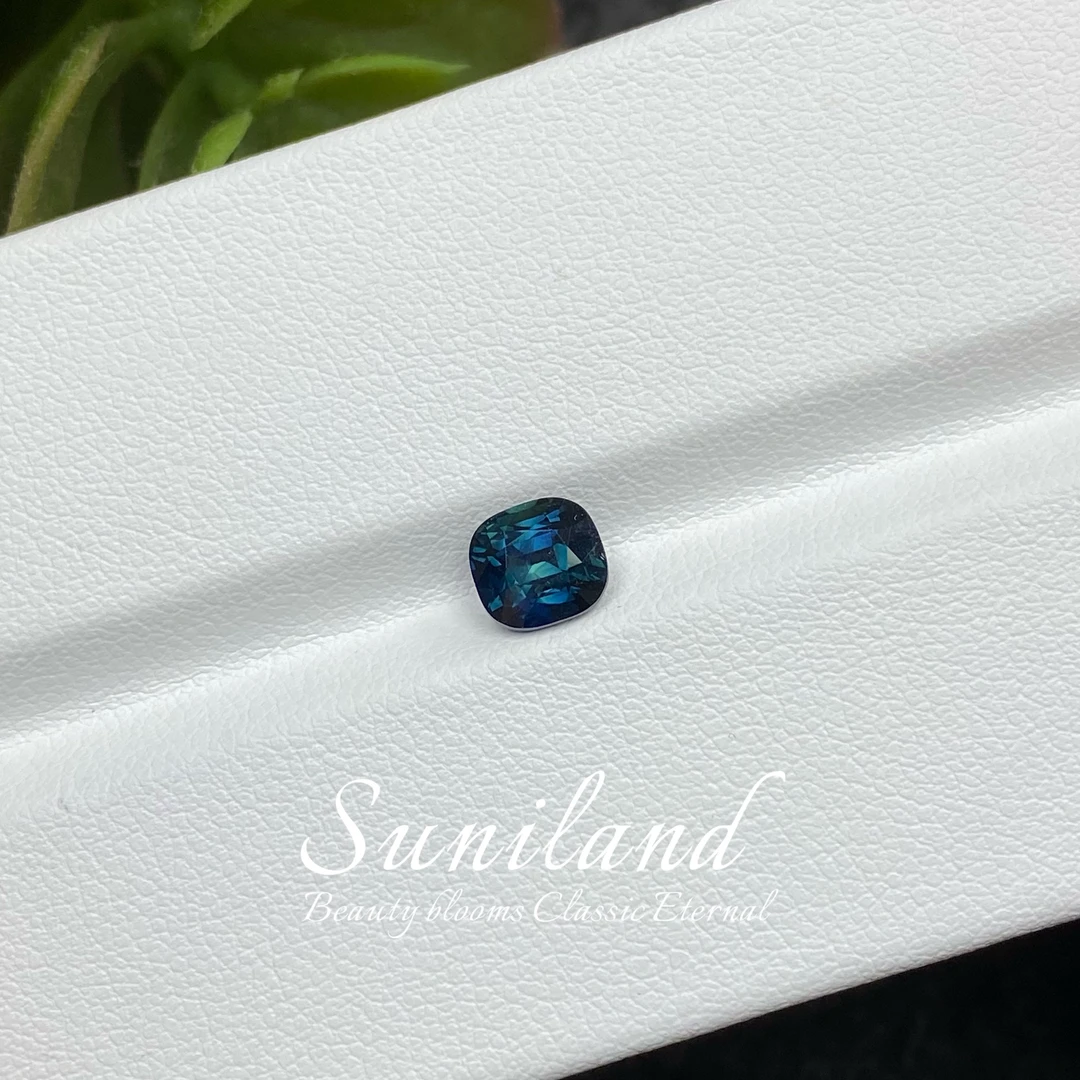 C126-1.57ct-垫形天然无烧水鸭蓝色绿蓝宝石/GRC证书2402280078