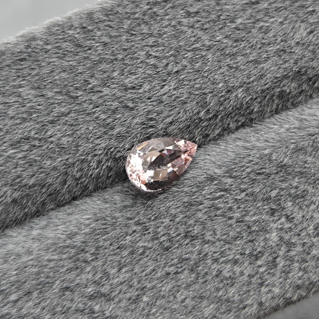 E2-2.57ct樱花粉色摩根石水滴形干净无瑕7.5x11.5mm