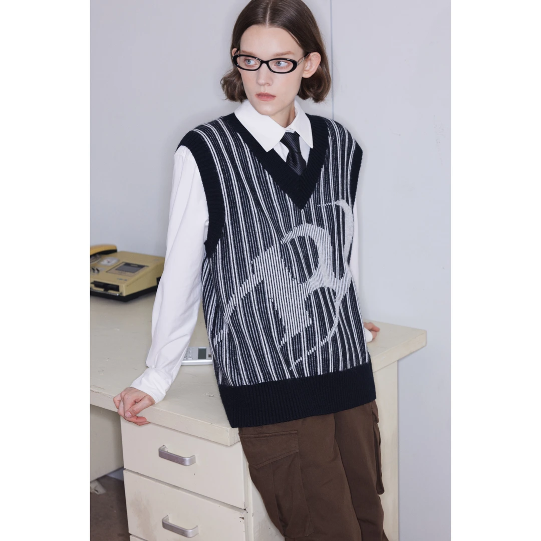 【出逃年中浮力】复古提花马甲针织背心女新款2022学院风条纹毛衣