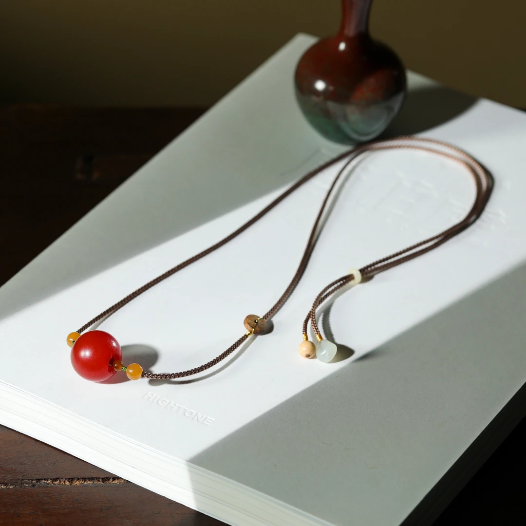 【意婵】《瑶台》精品天然风化老玛瑙单珠项链和田玉沉香-906315