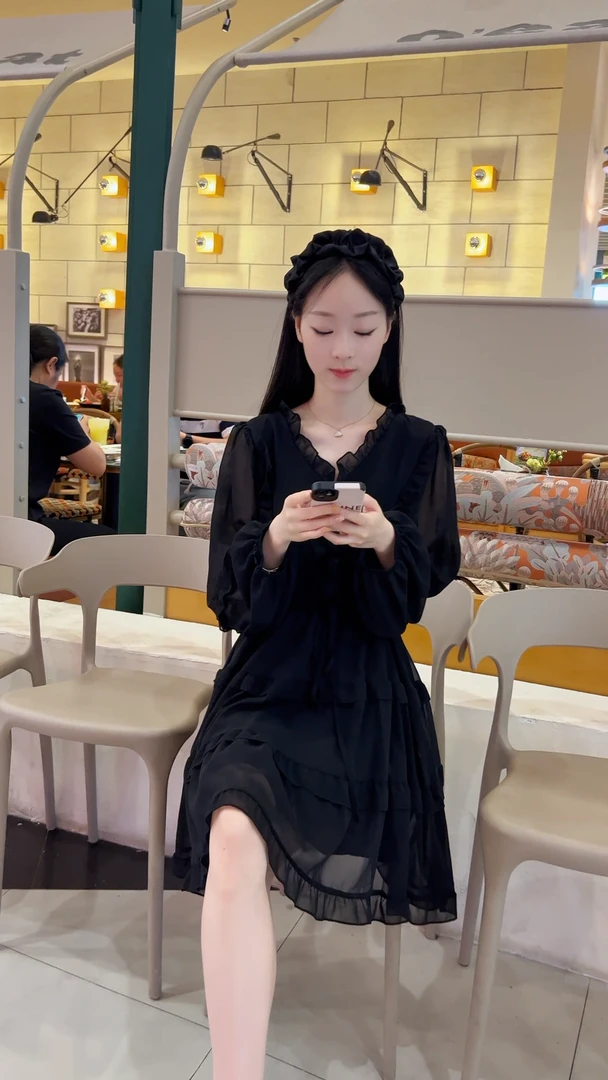 （嘉美）轻奢女装连衣裙2025年新款气质荷叶边收腰显瘦宽松连衣裙