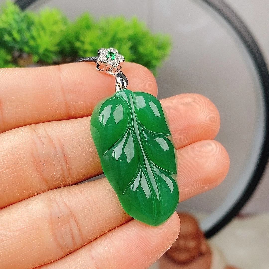 天然冰绿叶子吊坠(不含链)  天然玉叶子吊坠 金枝玉叶 支持复检