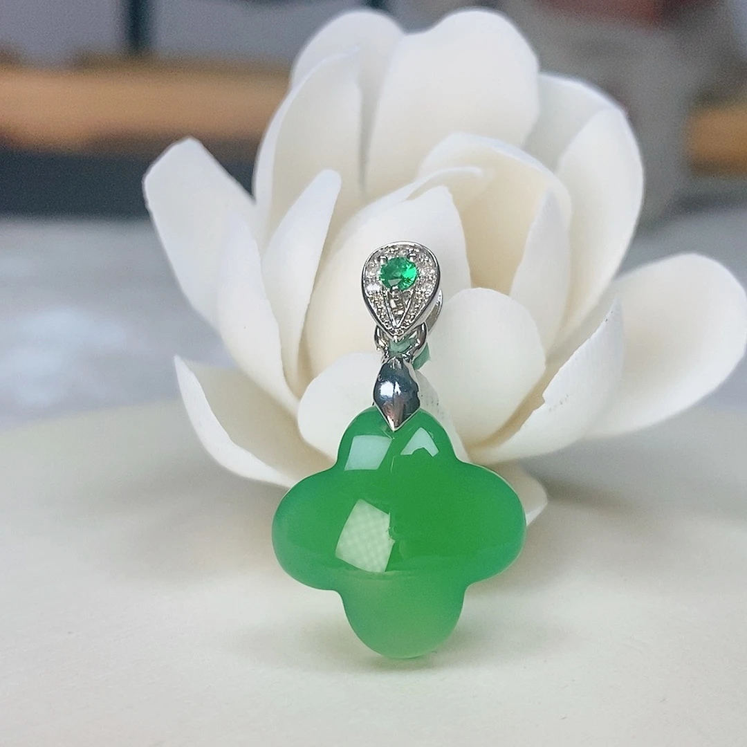 【时尚经典】天然冰绿四叶草吊坠(不含链) 正品女士吊坠 佳品139