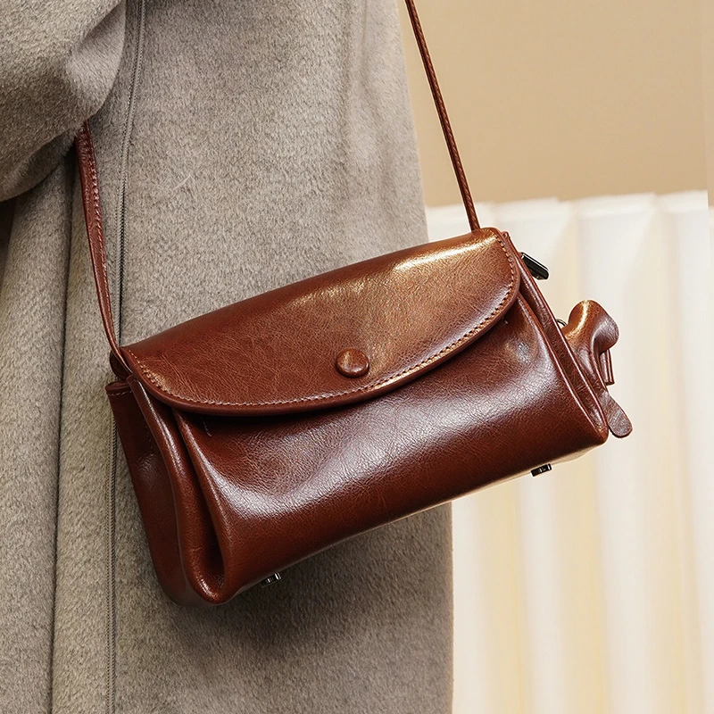 波斯丹顿2025新款复古油蜡牛皮单肩圣诞礼物斜跨雅丹云朵牛皮女包