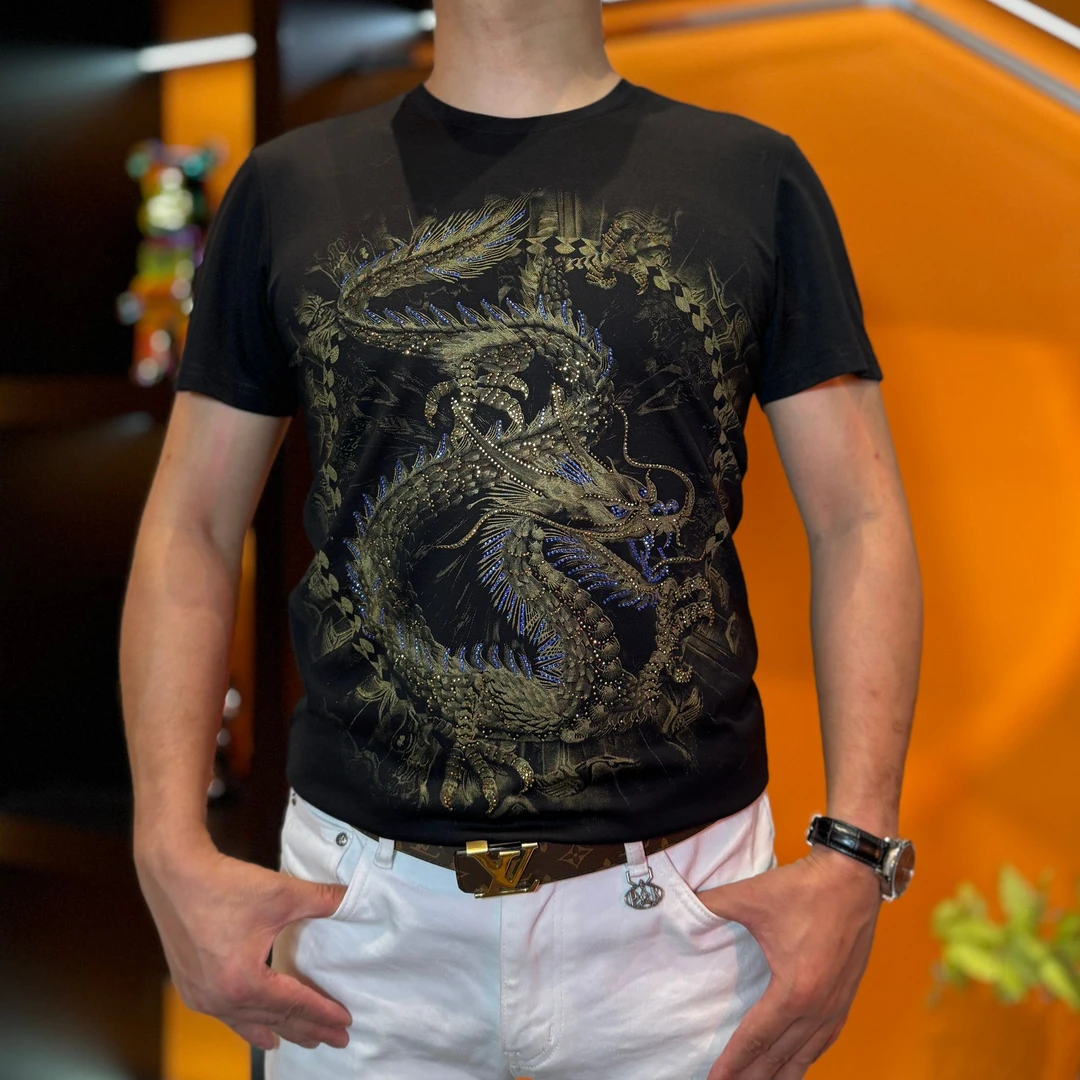 2024年夏新款盘龙轻奢重工艺男百搭半袖烫钻印花修身个性夏季