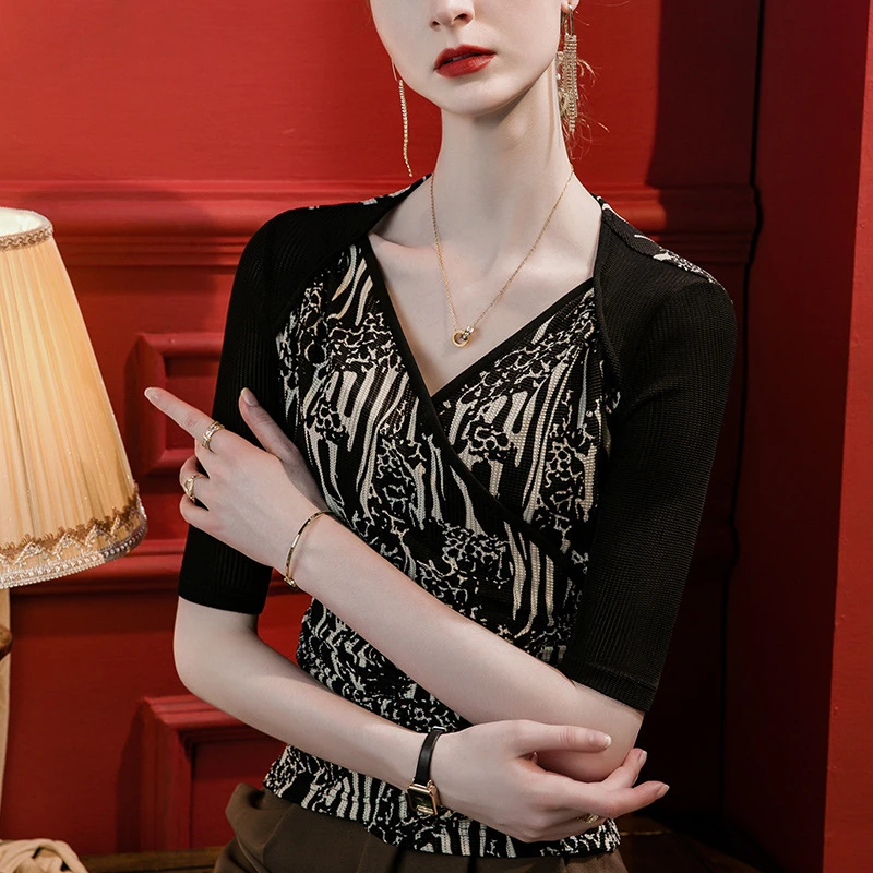 印花拼接V领打底衫女五分袖修身2025春季新款中袖洋气上衣小衫女