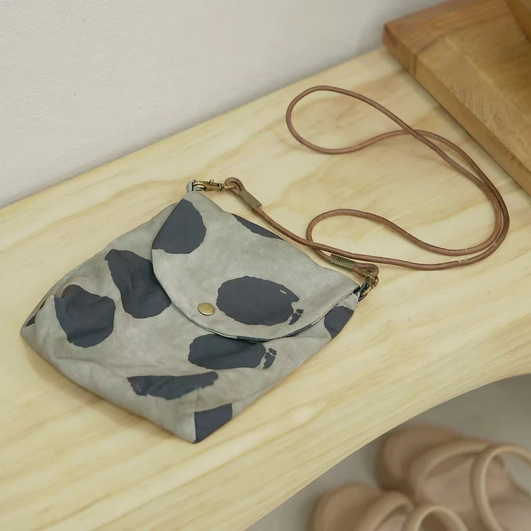 【弟弟家】｜珍珠啵啵奶茶｜圆圆圈圈斜挎单肩手机翻盖包包