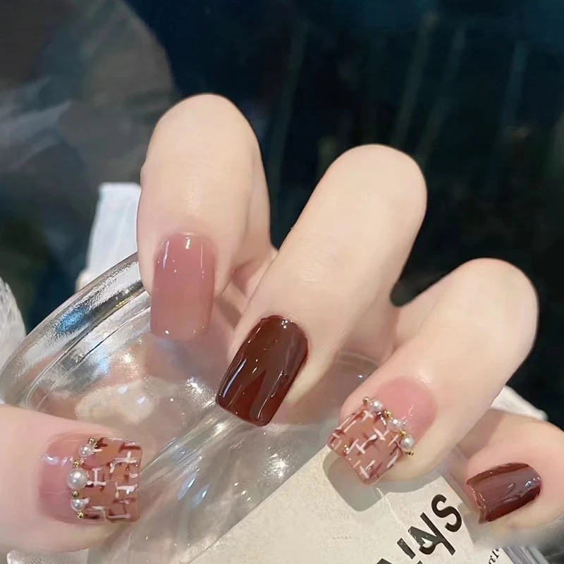 (短)小香风简约显白秋冬假指甲尼格珍珠奶咖色穿戴甲批发美甲片