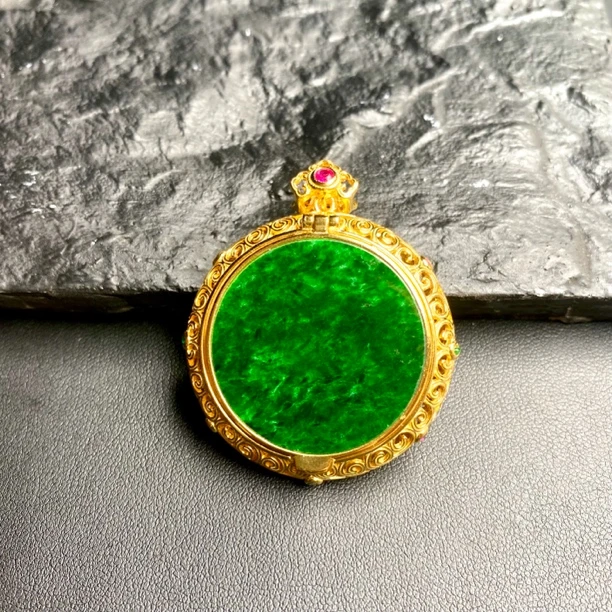 天然翡翠圆牌吊坠