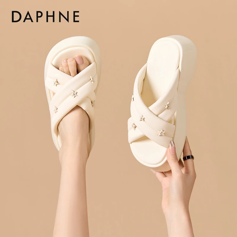 达芙妮时尚拖鞋女外穿2025年新款夏季网红配裙子百搭厚底超火凉拖