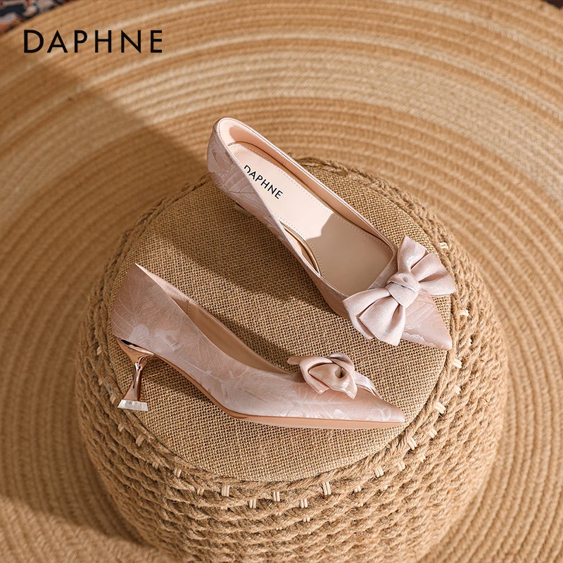 达芙妮2025年秋季新款细跟尖头配裙子单鞋女晚晚风气质名媛高跟鞋