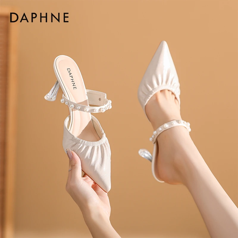 达芙妮尖头软皮包头高跟拖鞋2025秋季懒人鞋珍珠半拖新款外穿凉拖