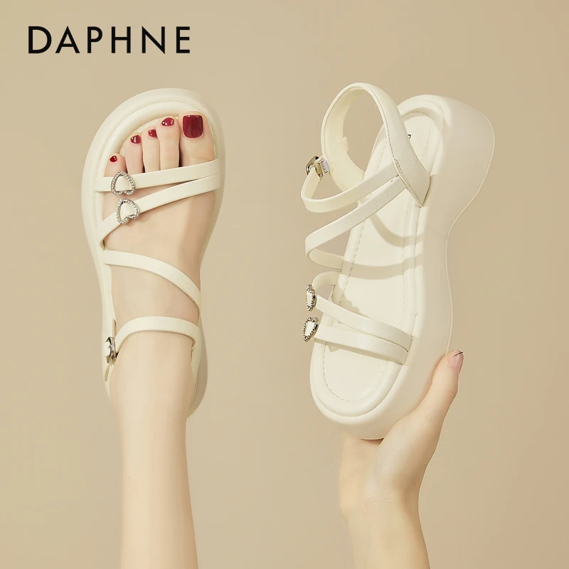 Daphne/达芙妮厚底凉鞋女2025夏新款法式露趾水钻松糕罗马沙滩鞋