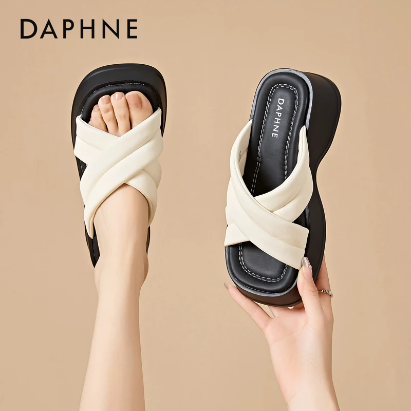 达芙妮超厚底拖鞋女夏外穿2025新款坡跟增高防滑配裙子时尚凉拖鞋