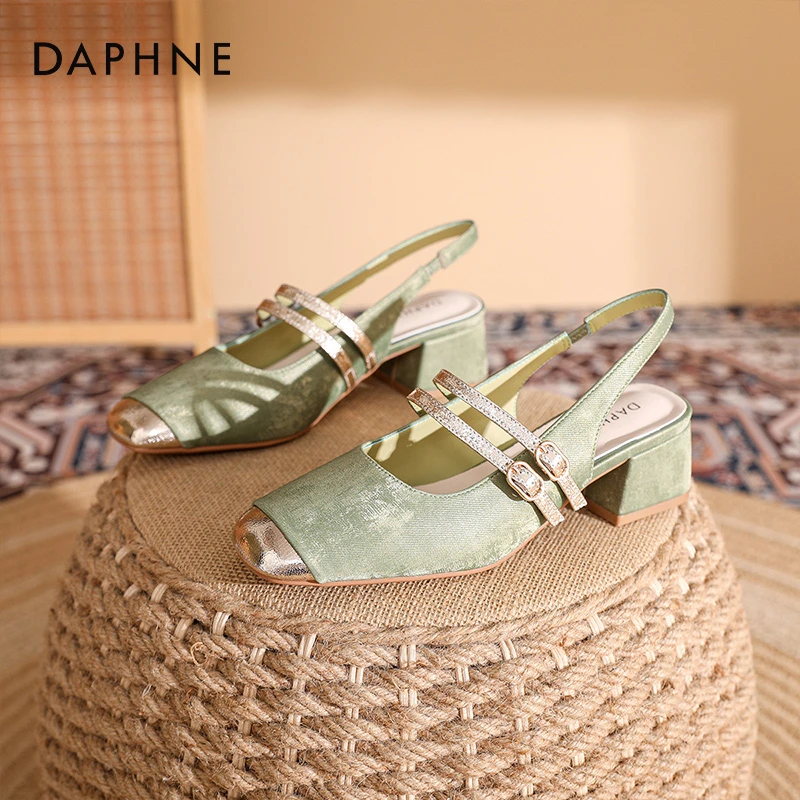 达芙妮时尚包头凉鞋女2025年春季新款国风配旗袍一字带粗跟高跟鞋