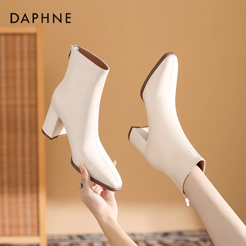 达芙妮高跟短靴女2025年新款秋季英伦风气质靴子尖头粗跟切尔西靴