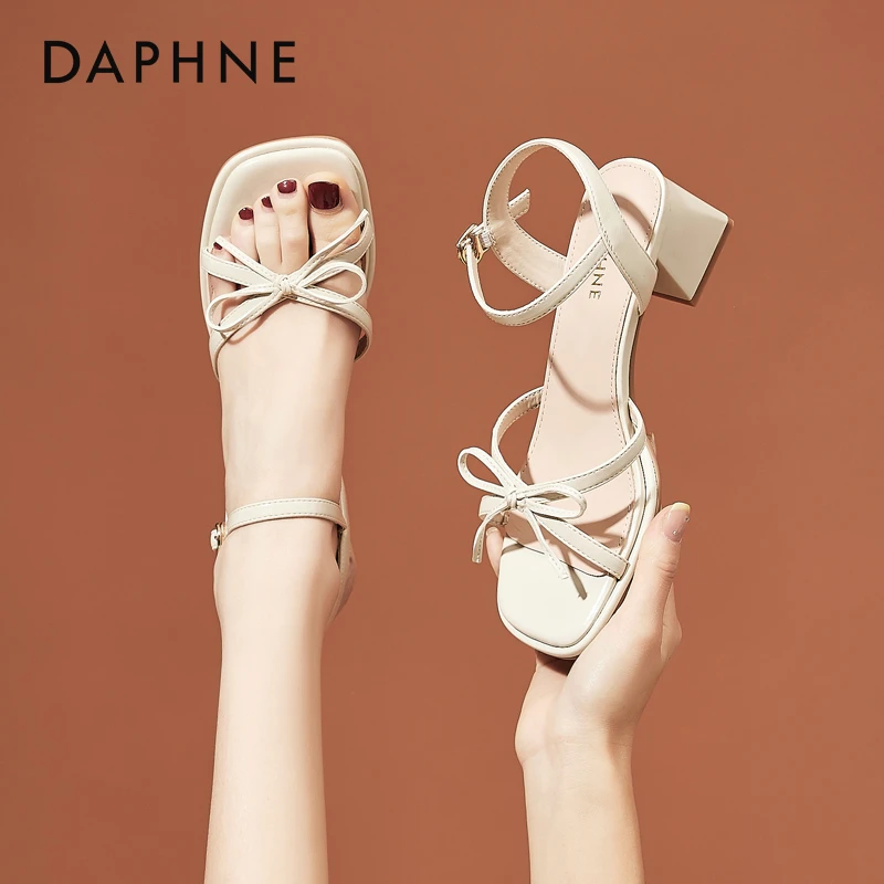 达芙妮蝴蝶结时尚凉鞋2025夏季新款一字扣露趾仙女风简约百搭女鞋