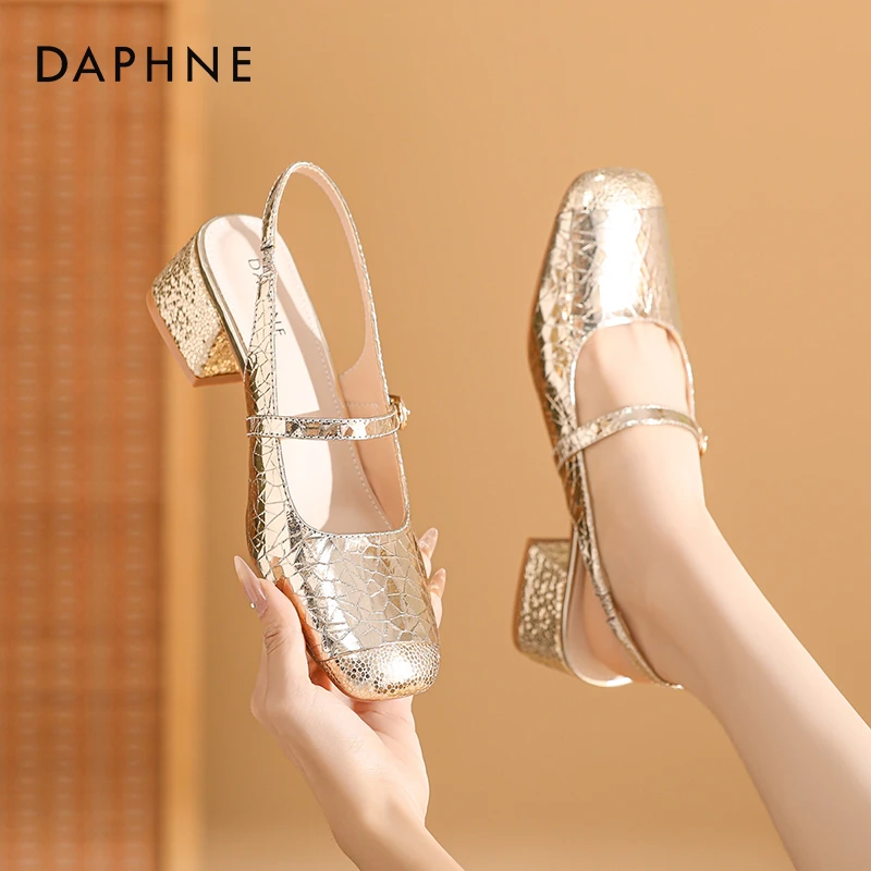 达芙妮包头凉鞋女款2025秋季外穿粗跟沙滩鞋新款新中式国风高跟鞋