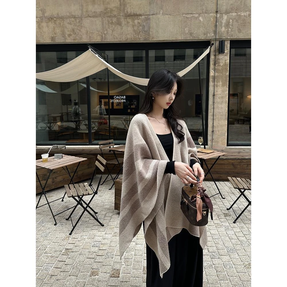 披肩女外搭秋冬新款高级感时尚洋气针织围巾斗篷百搭保暖复古披肩
