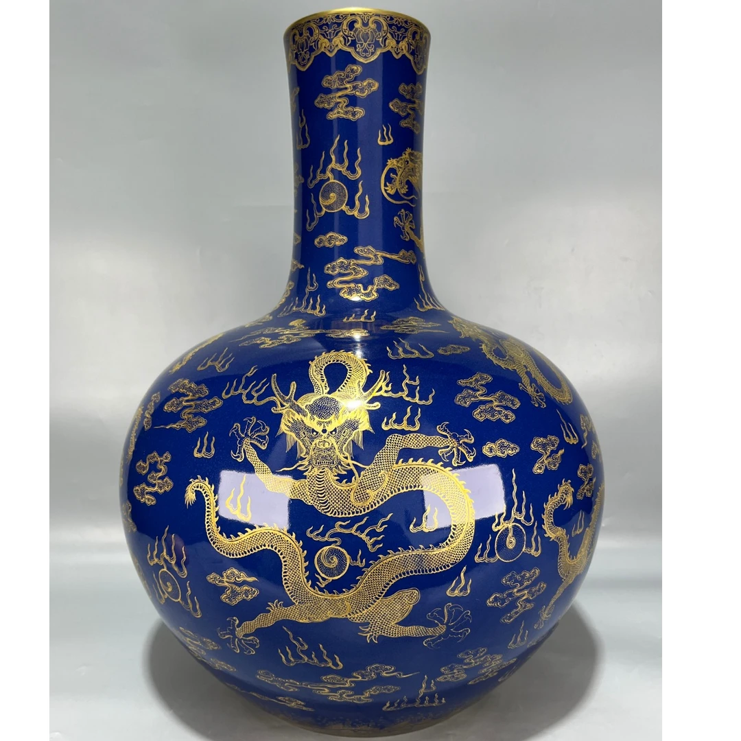霁蓝釉描金龙纹天球瓶