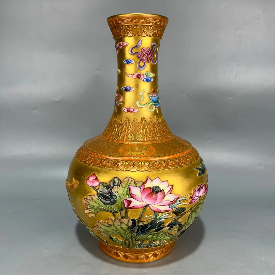仿古大清乾隆年制珐琅彩浮雕荷塘鱼儿图赏瓶
